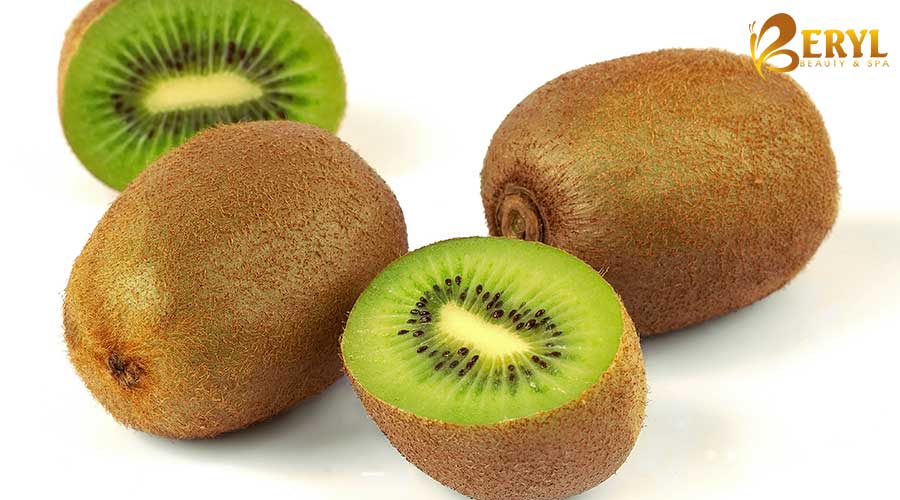 Kiwi chứa nhiều dưỡng chất cần thiết cho da mụn
